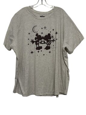 Disney Mickey & Minnie Kissing Tee